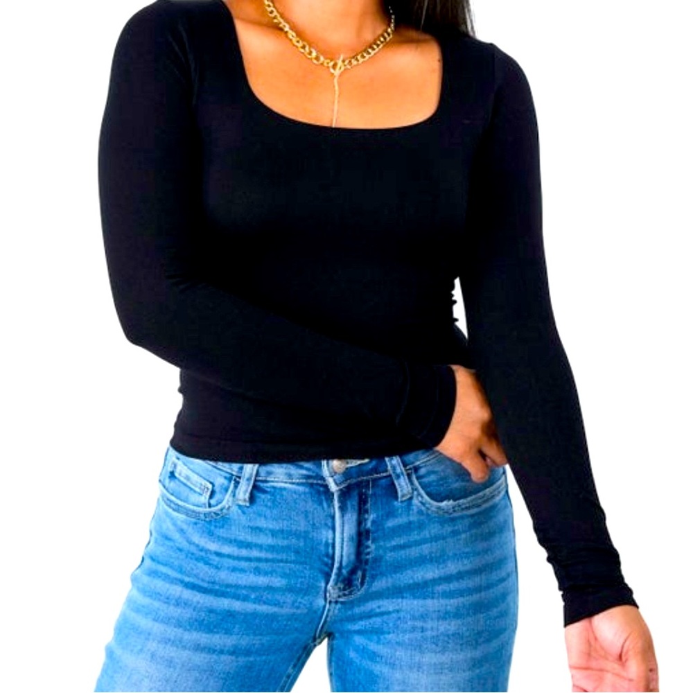 Zenana Seamless Fitted
Square Neck Top w/ Built in Bra Black Small/Medium